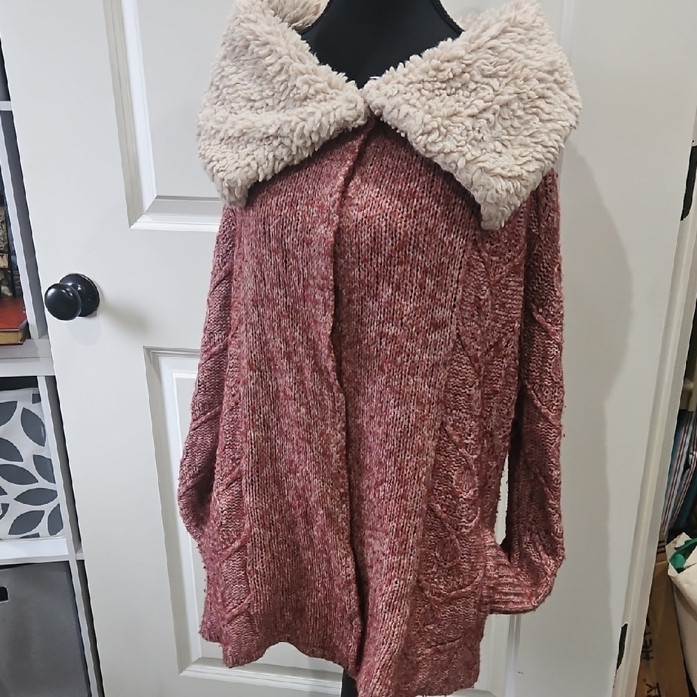 Chic Burgundy Cardigan with Cozy Cream Collar